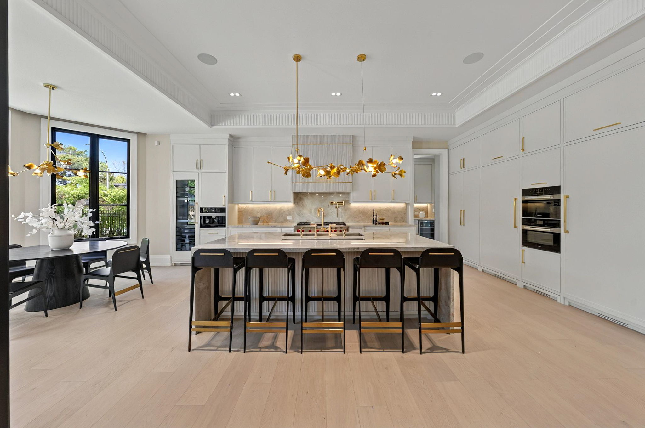 Gourmet kitchen at 1 Sunflower Court, reflecting Amir Navi's buyer insight. Photo by amazingphotovideo.com, site by cranemedia.com