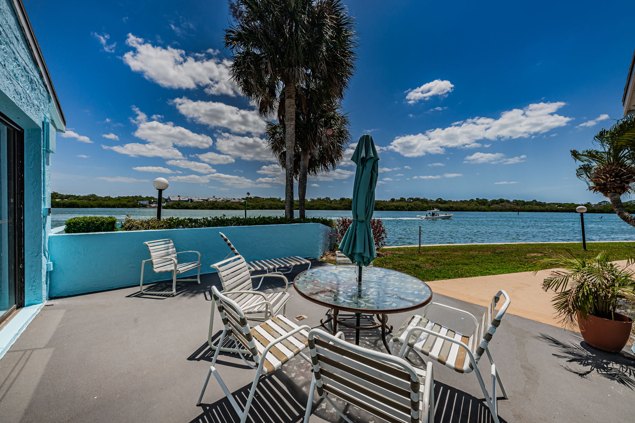 21-Clubhouse Pool Patio
