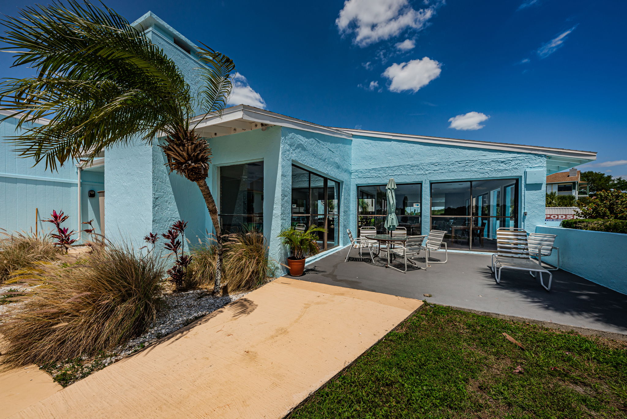 20-Clubhouse Pool Patio