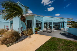 20-Clubhouse Pool Patio