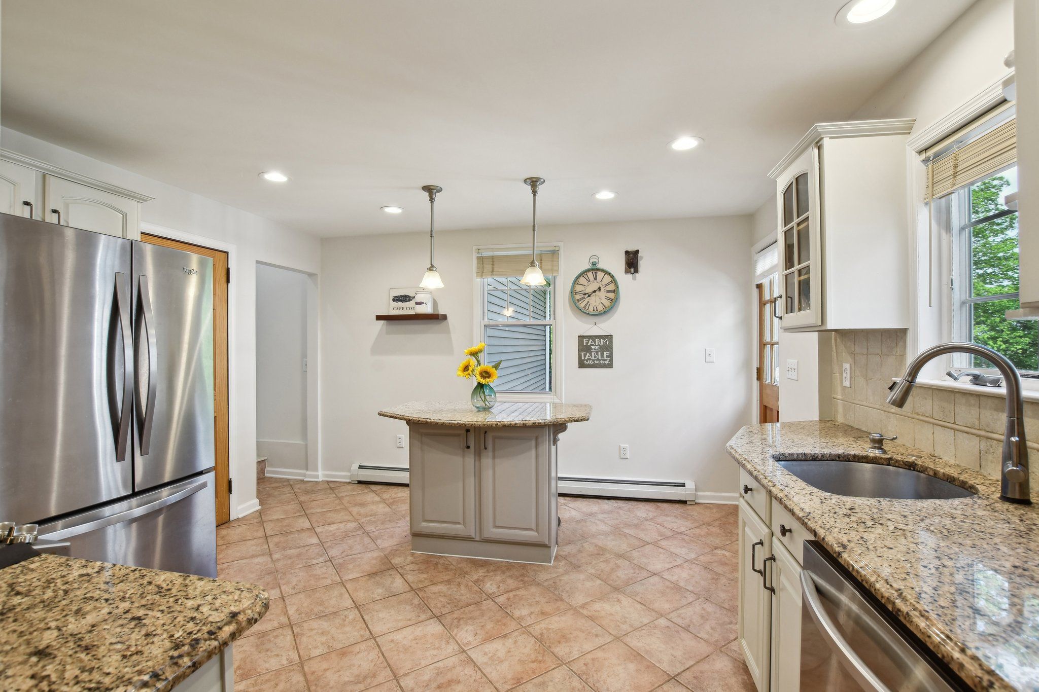  Photo 10
