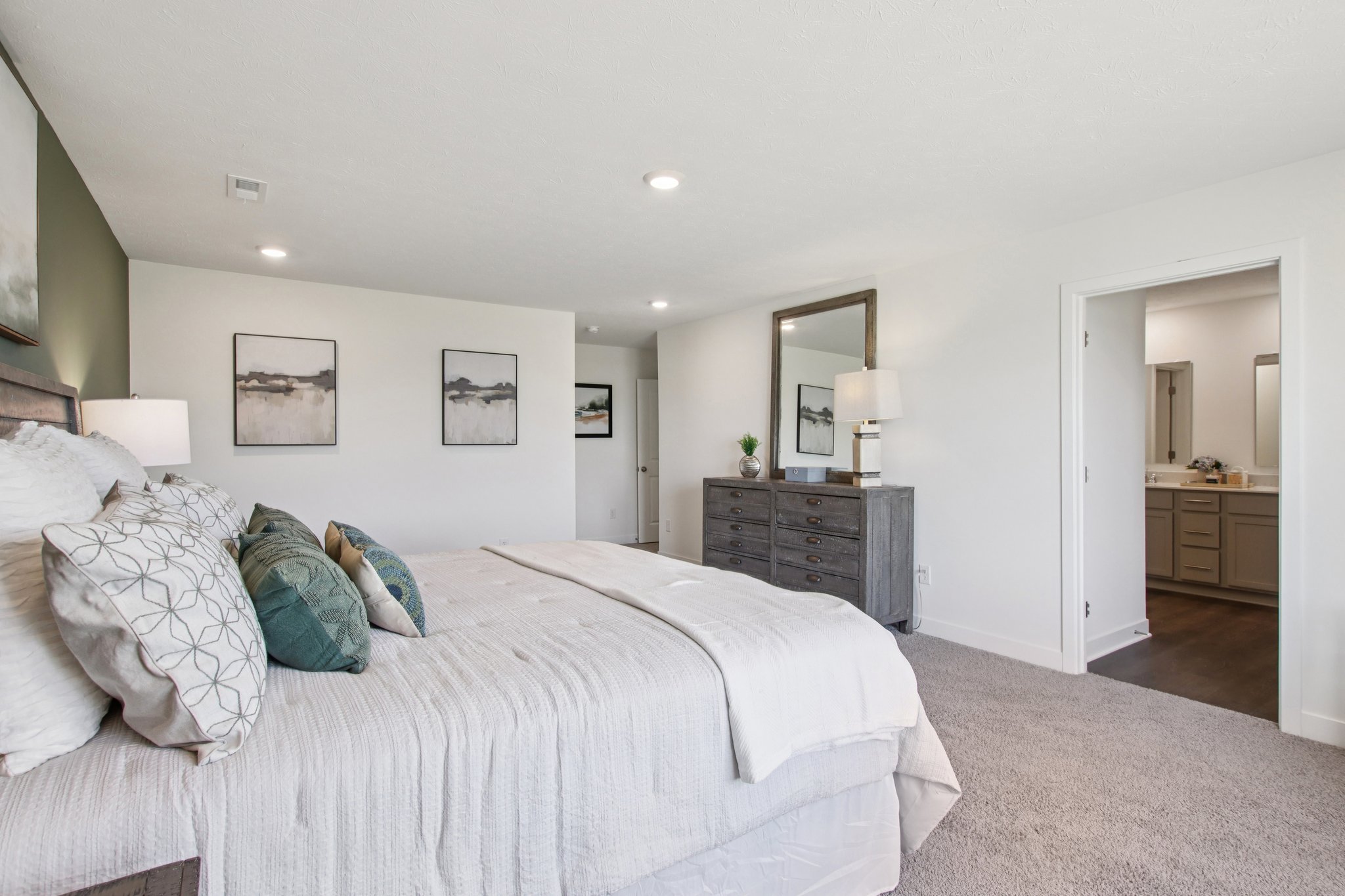 Benfield Dr-S2702-029.jpg