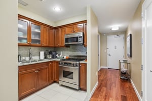 10 City Pl 9C-S2108-012.jpg