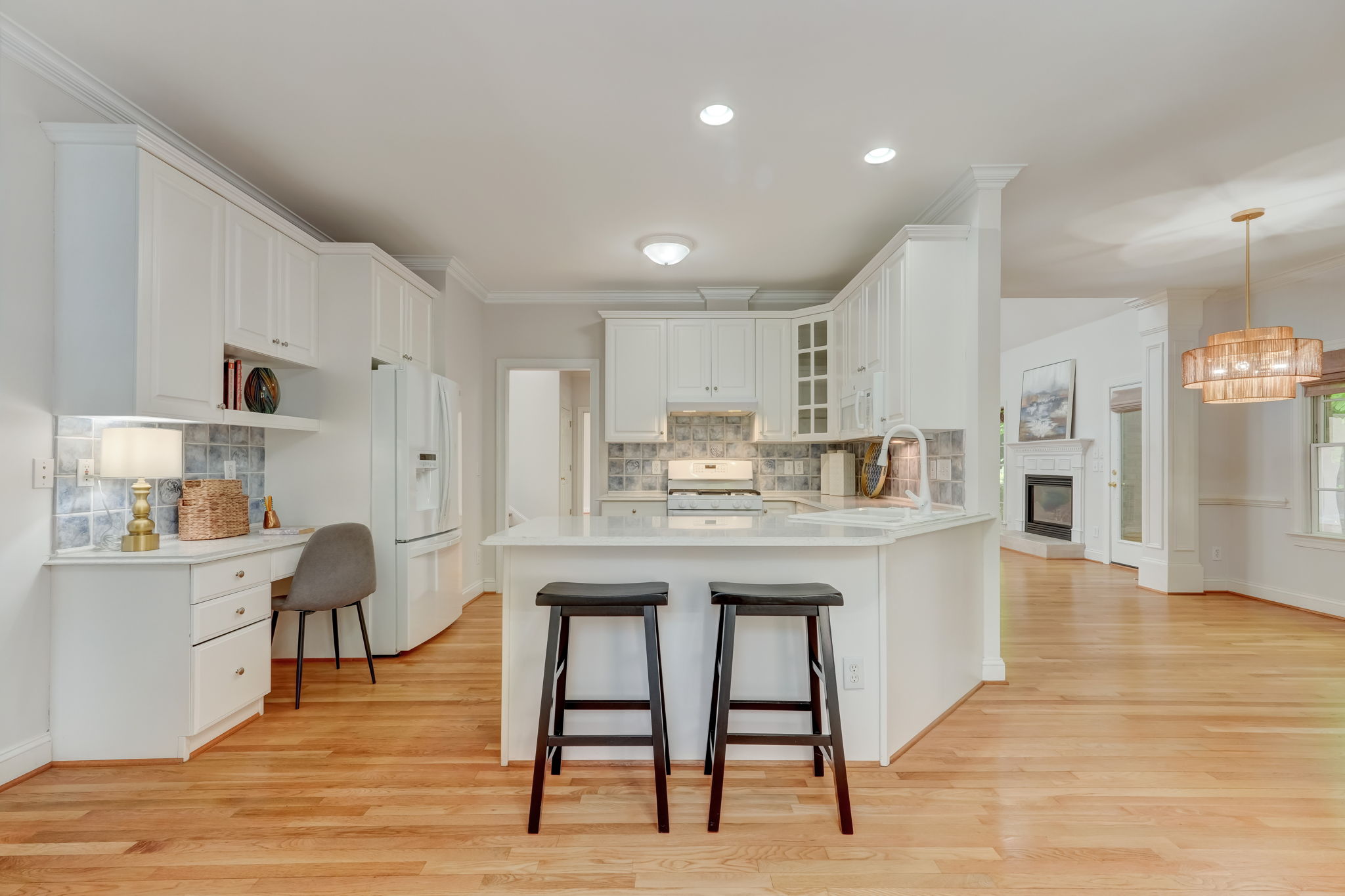 Kitchen/Breakfast Bar