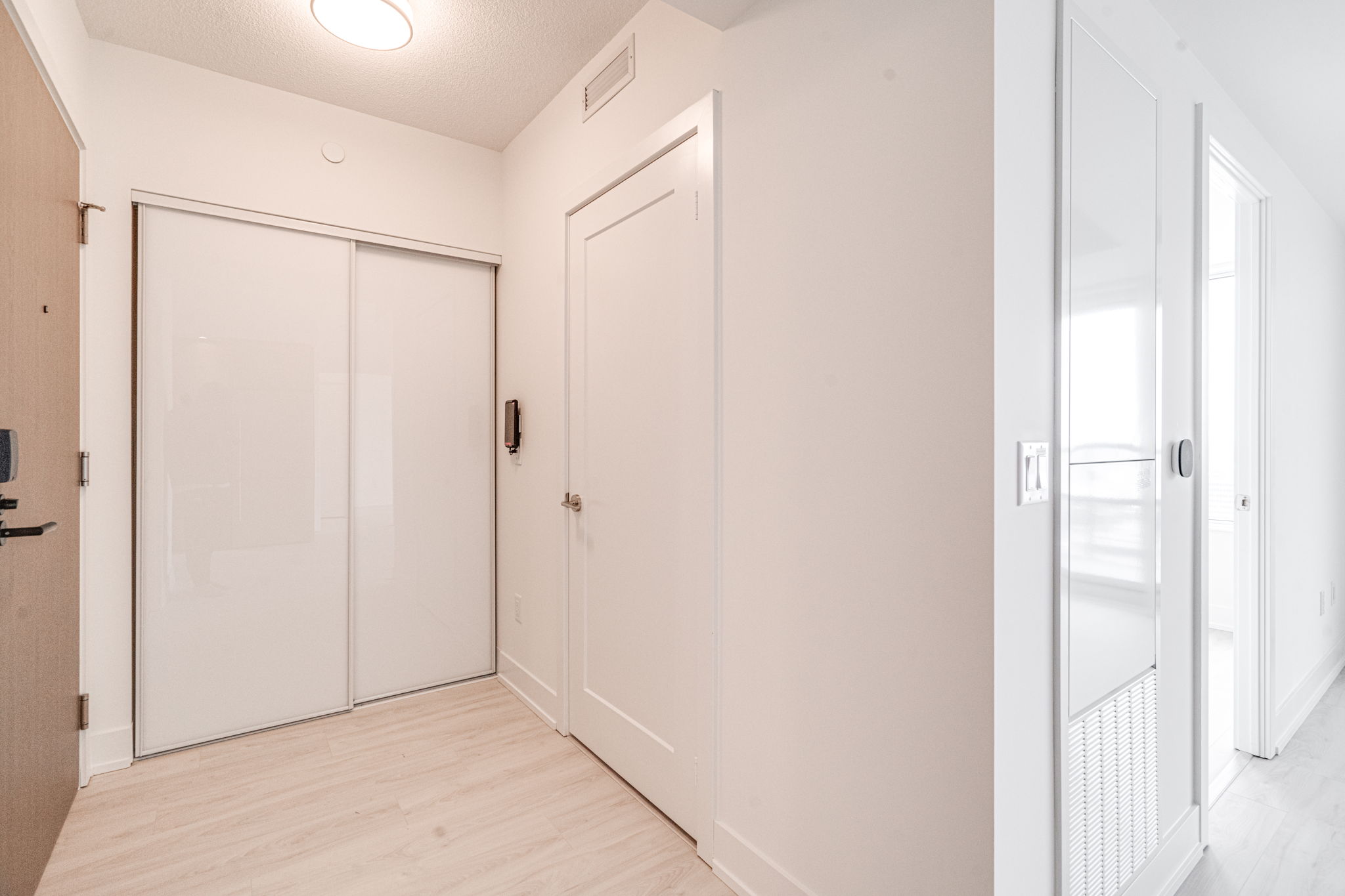 10 Eva Rd Unit 2505 Toronto, ON M9C 0B3