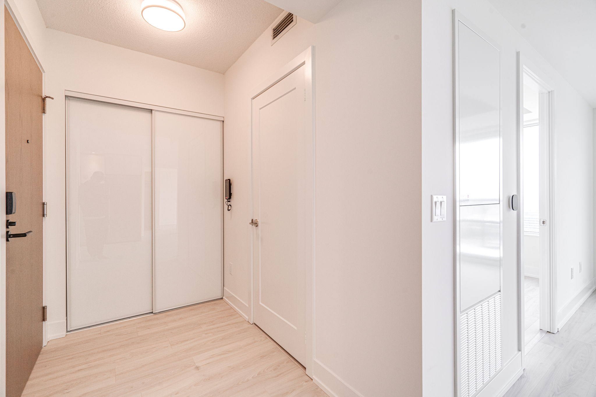 10 Eva Rd Unit 2705 Toronto, ON M9C 0B3