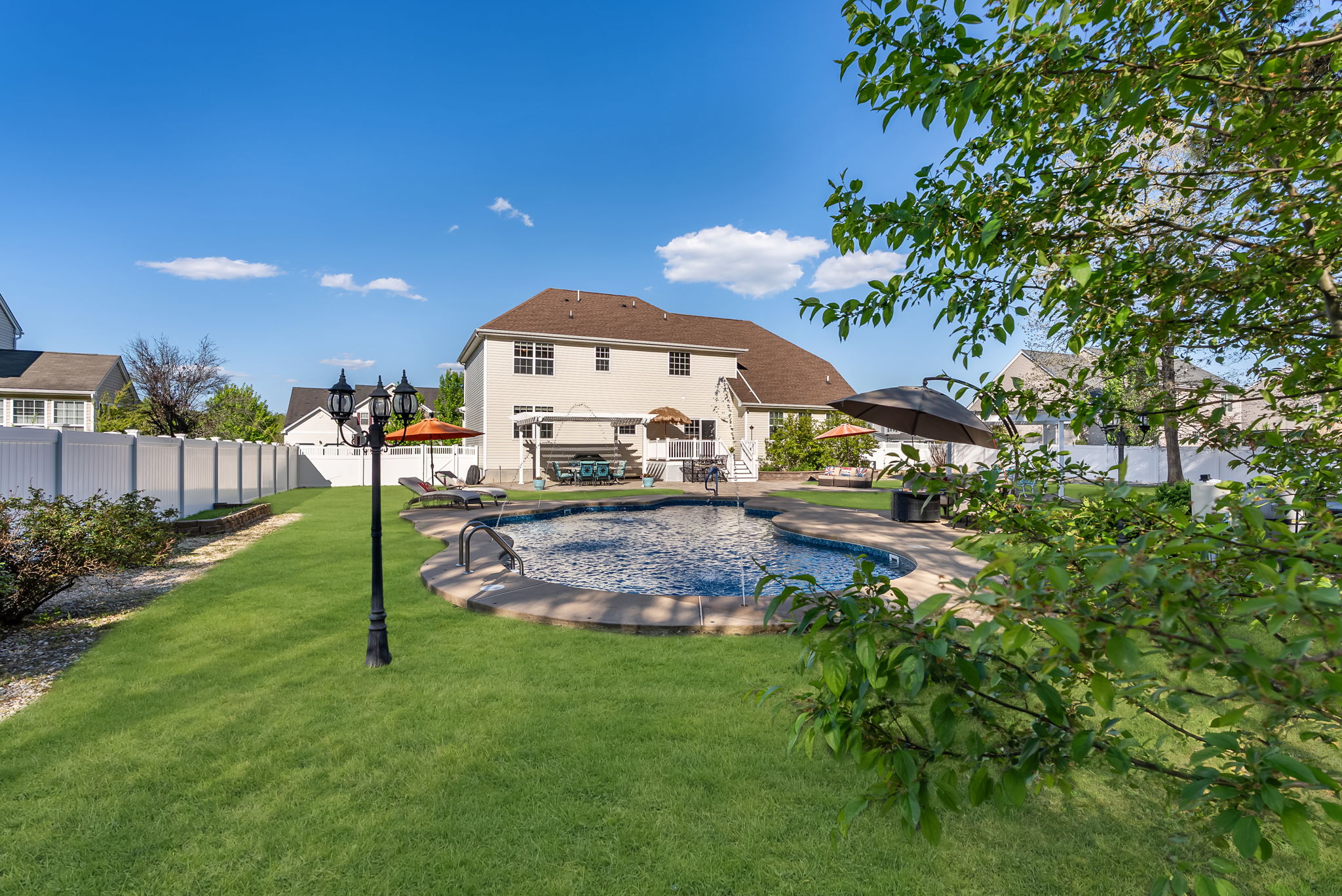  Photo 93