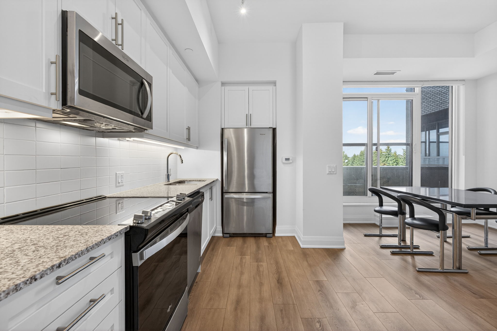 10 Gatineau Dr 208 Vaughan, ON L4J 0L2