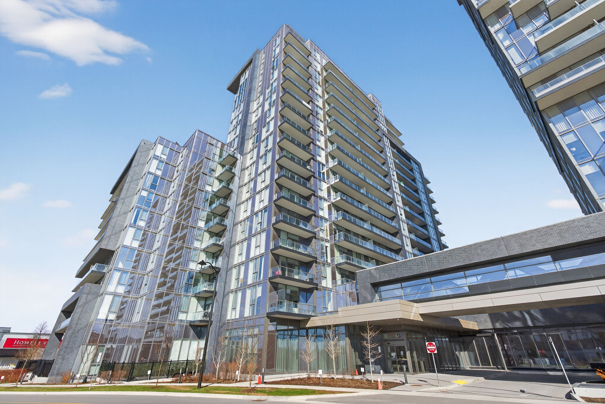10 Gatineau Dr unit 1303 Vaughan, ON L4J 0L2