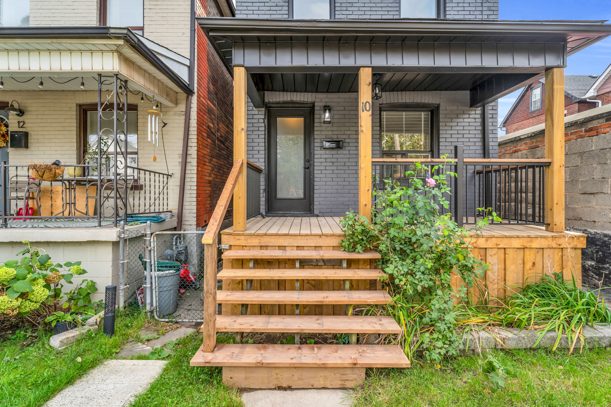 Front Porch/Entrance