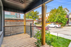 Front Porch/Entrance