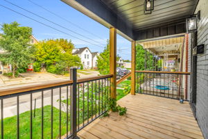 Front Porch/Entrance