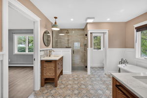 Jack & Jill Full Bath