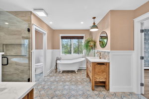 Jack & Jill Full Bath