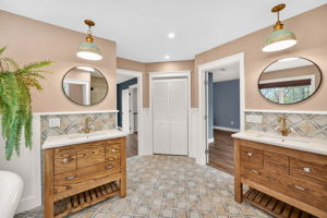 Jack & Jill Full Bath