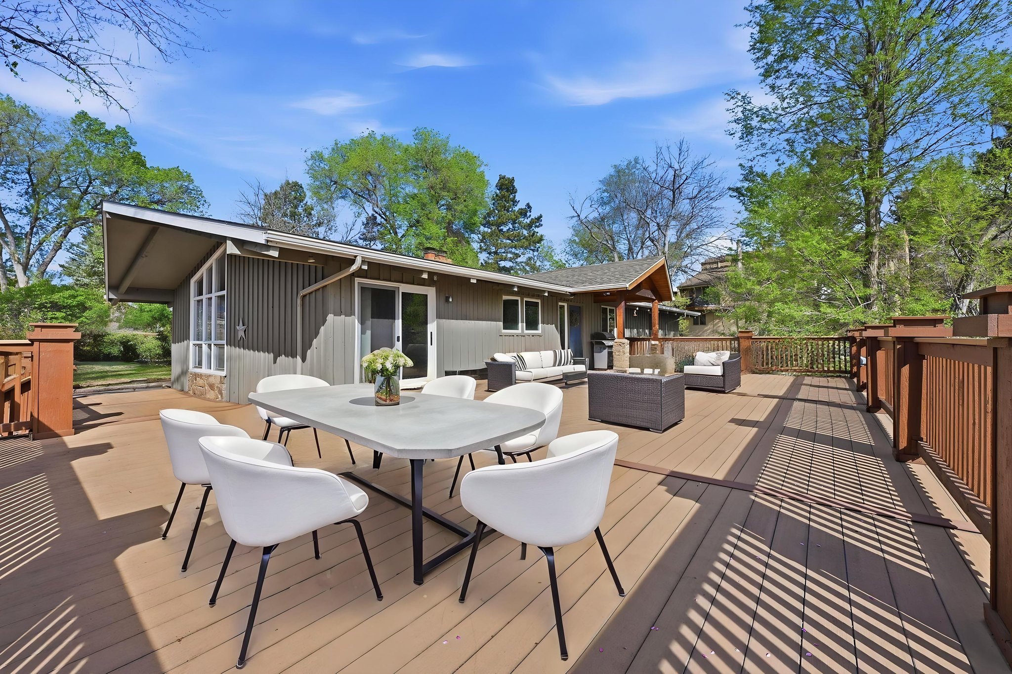 BCM_3828_autoremove_26133600 virtually staged.jpeg