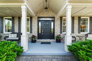 Front Porch/Entrance