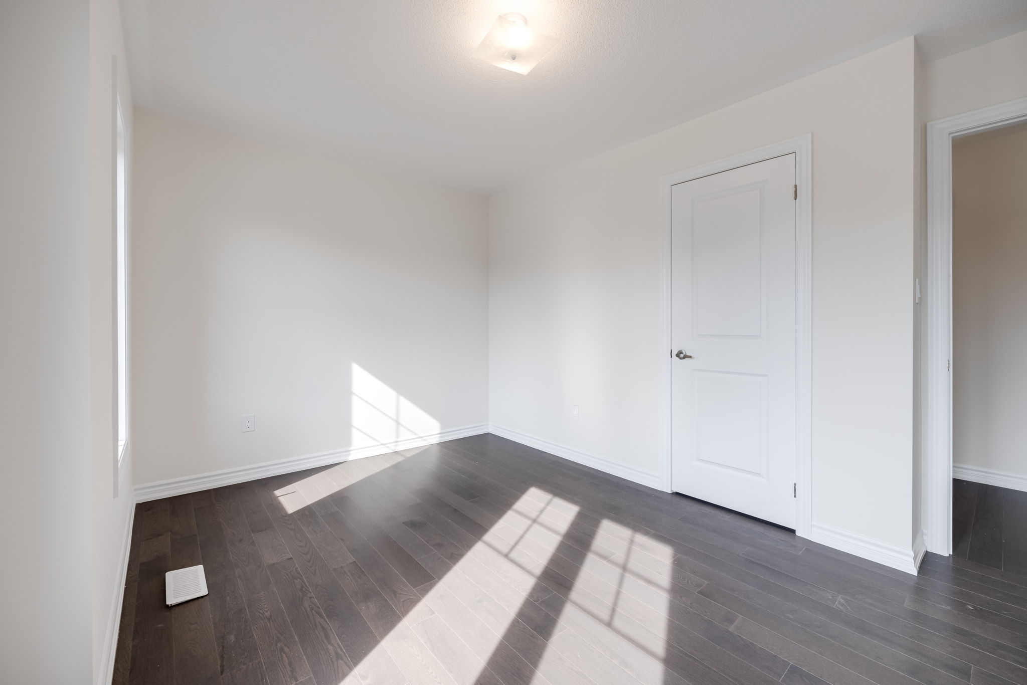 Barrie property showcase — delivered property photograph 23