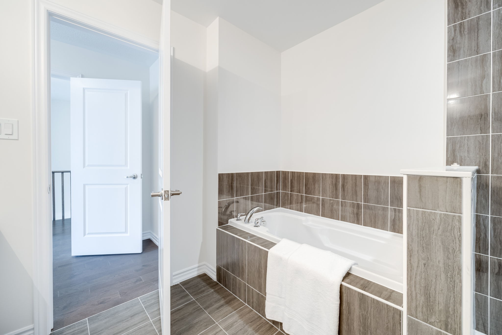 Barrie property showcase — delivered property photograph 35