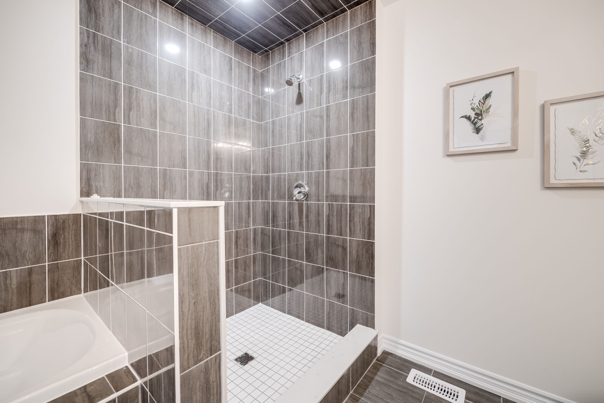 Barrie property showcase — delivered property photograph 34