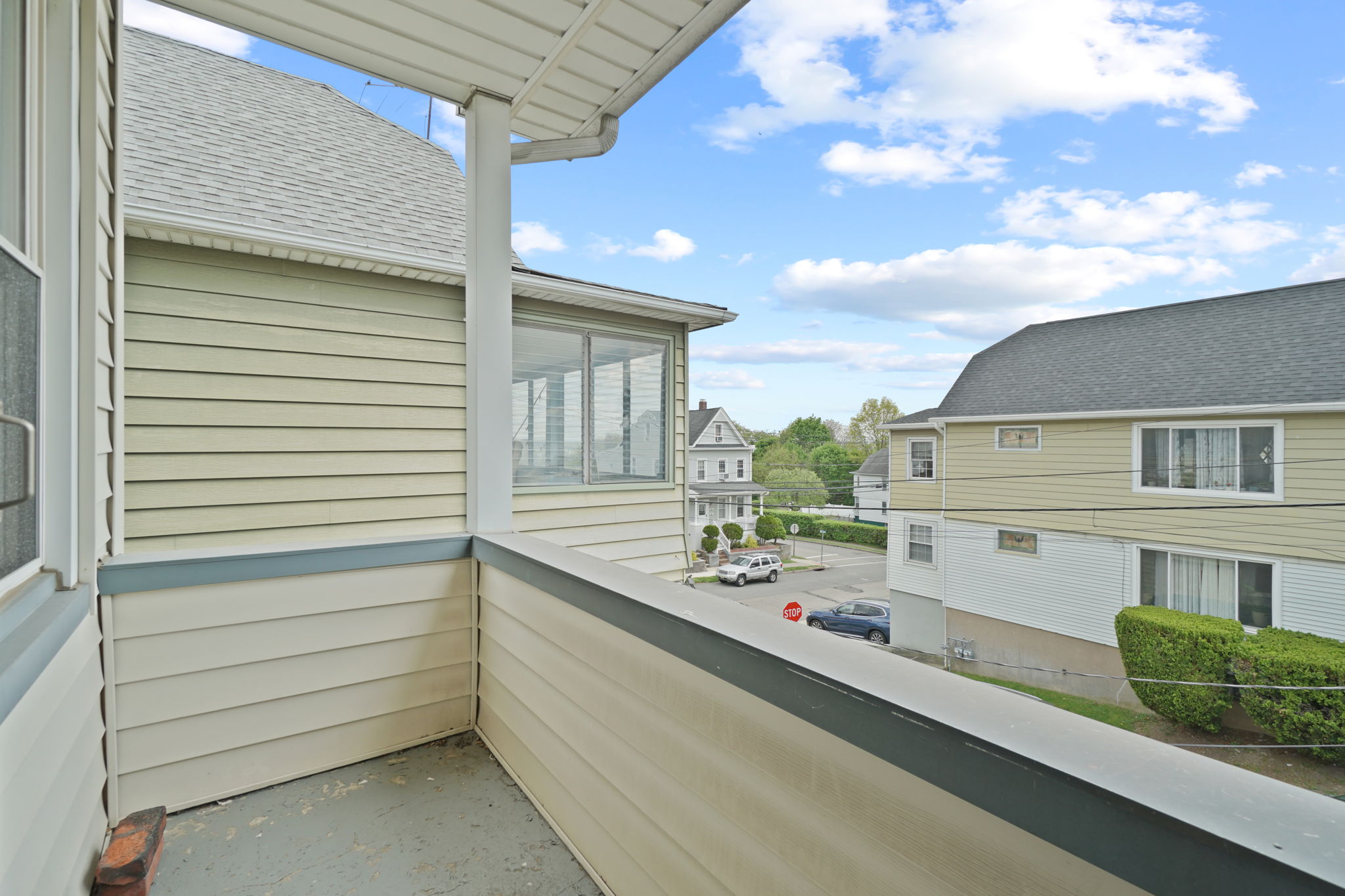 2ND FL FRONT PORCH