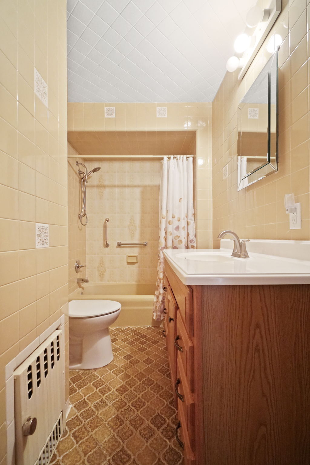 2ND FL FULL BATH