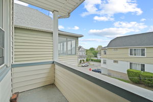 2ND FL FRONT PORCH