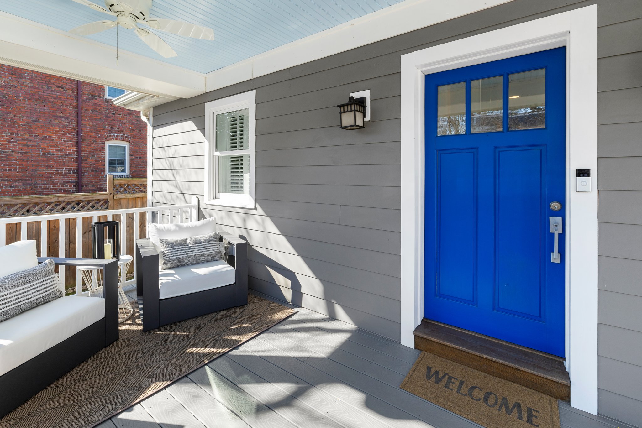 Front Porch/Entrance