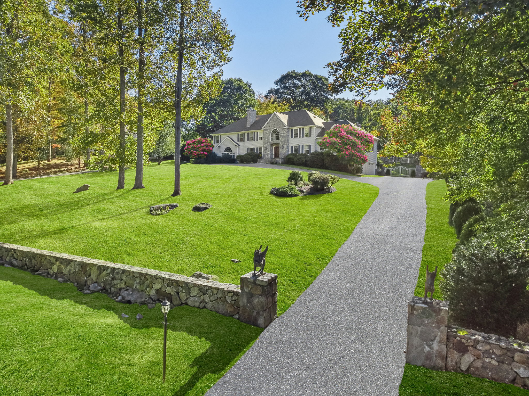 Entrance from driveway towards home