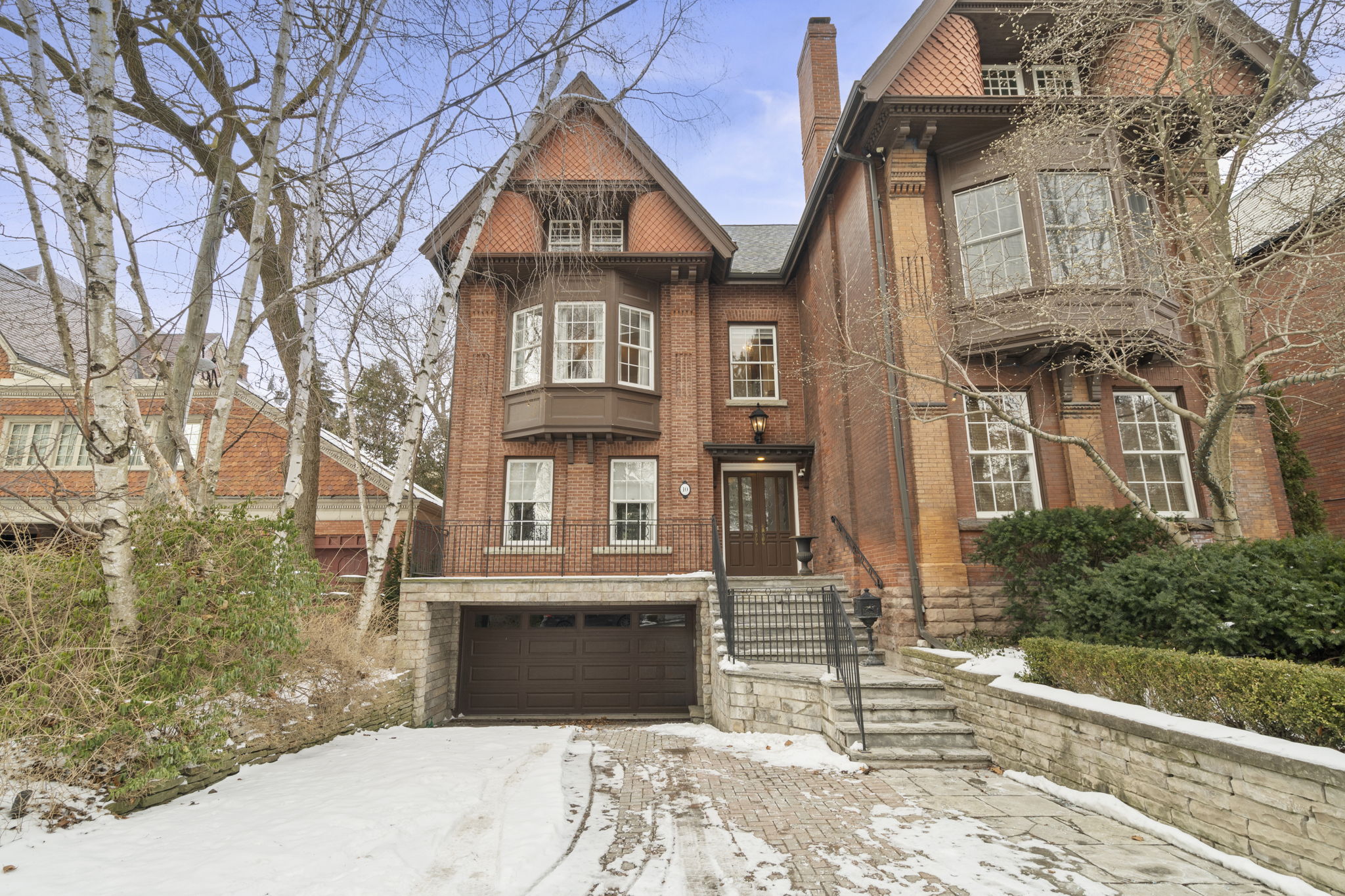 10 Pine Hill Rd Toronto, ON M4W 1P6