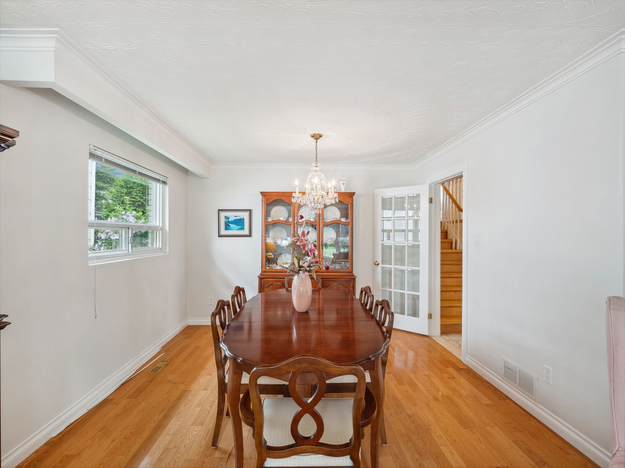 10 Poplar Heights Dr Toronto, ON M9A 5A2