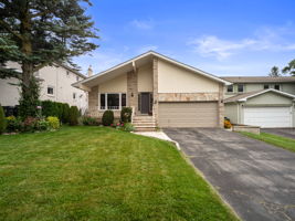10 Poplar Heights Dr, Toronto ON