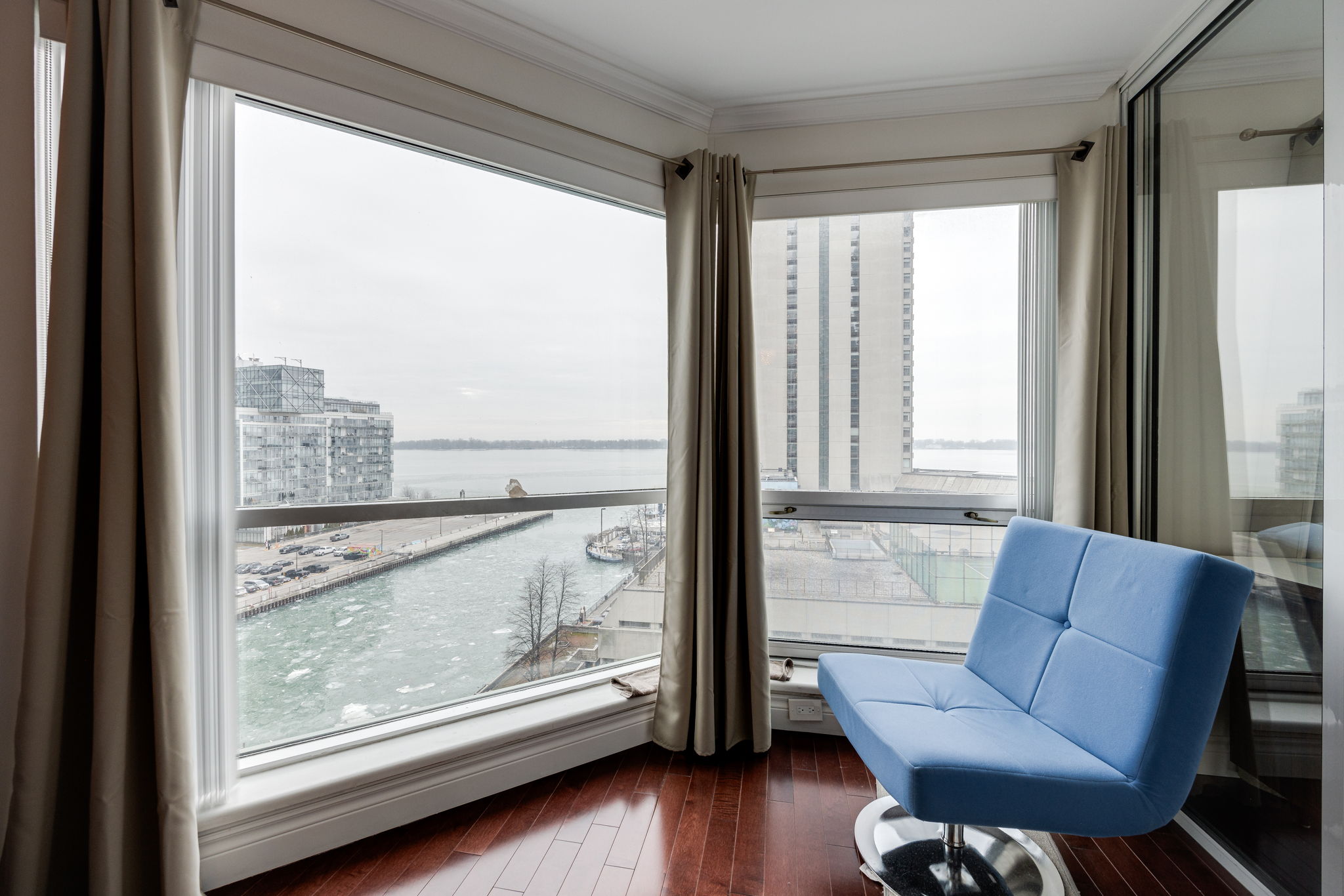 Toronto property showcase — delivered property photograph 14