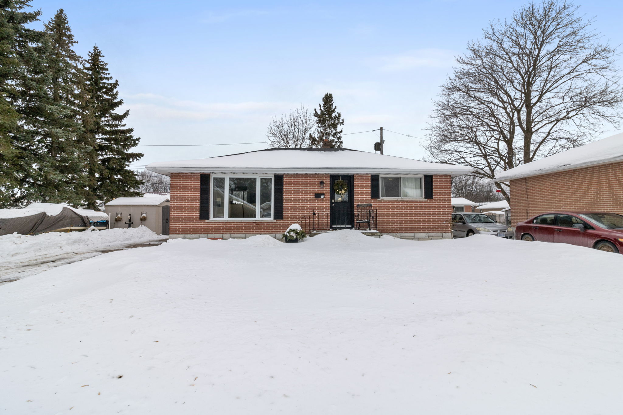 10 Stanley Crescent, Brockville, ON K6V 2T1 Amo360