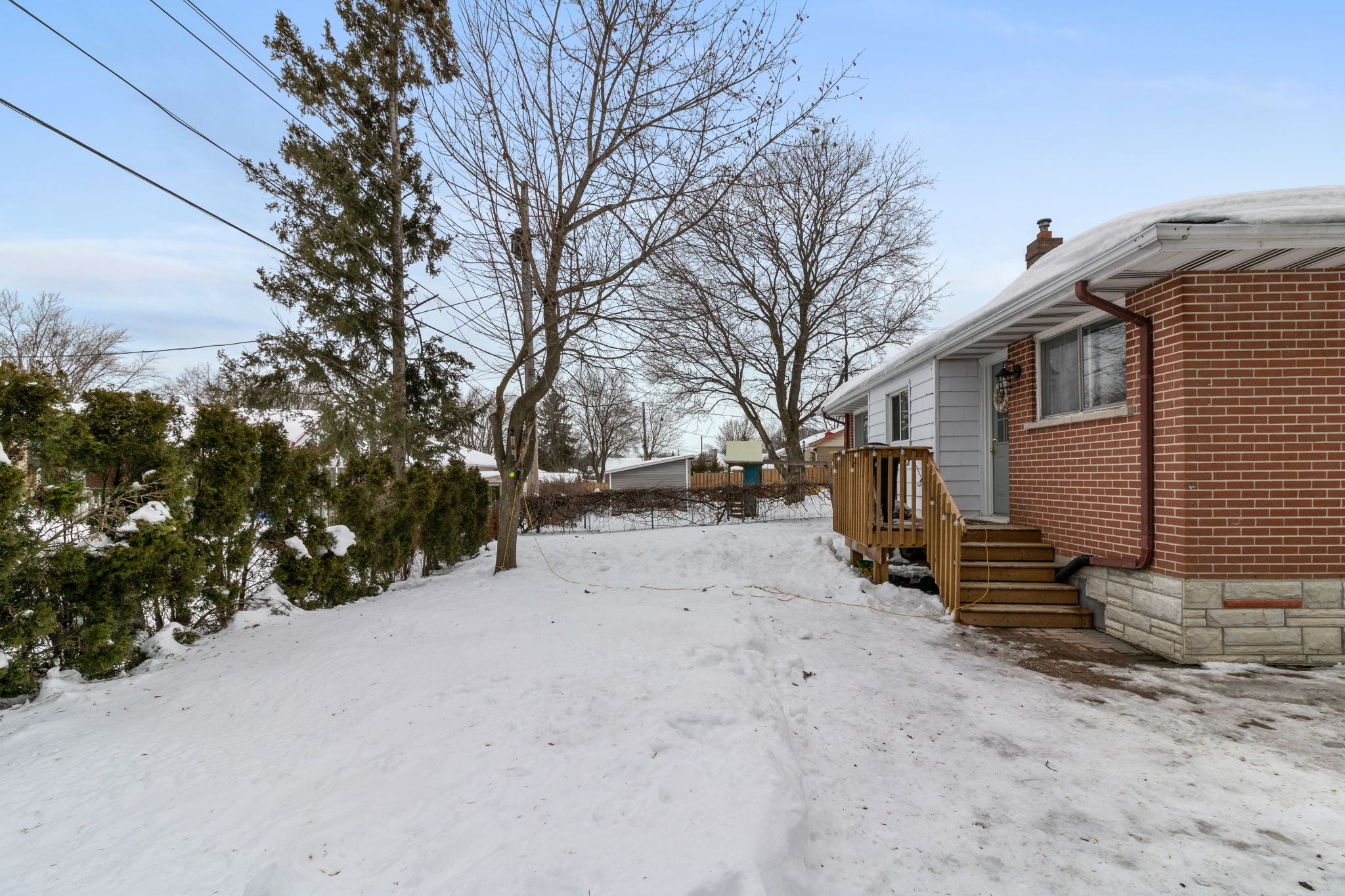 10 Stanley Crescent, Brockville, ON K6V 2T1 Amo360