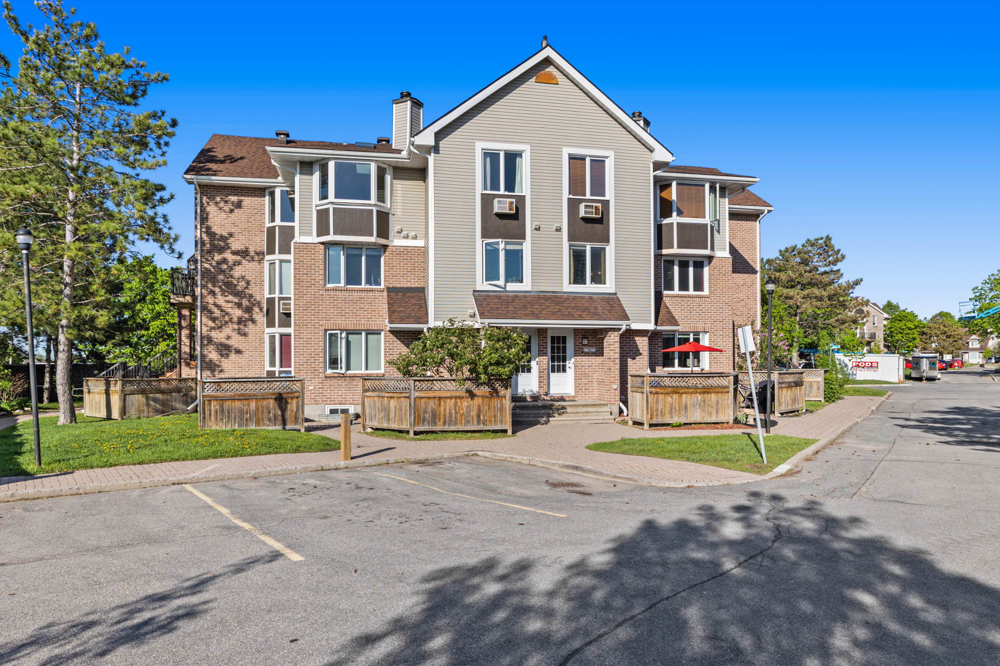 10 Stonebank Crescent, Ottawa, ON K2H 9M4 Inside Ottawa Media