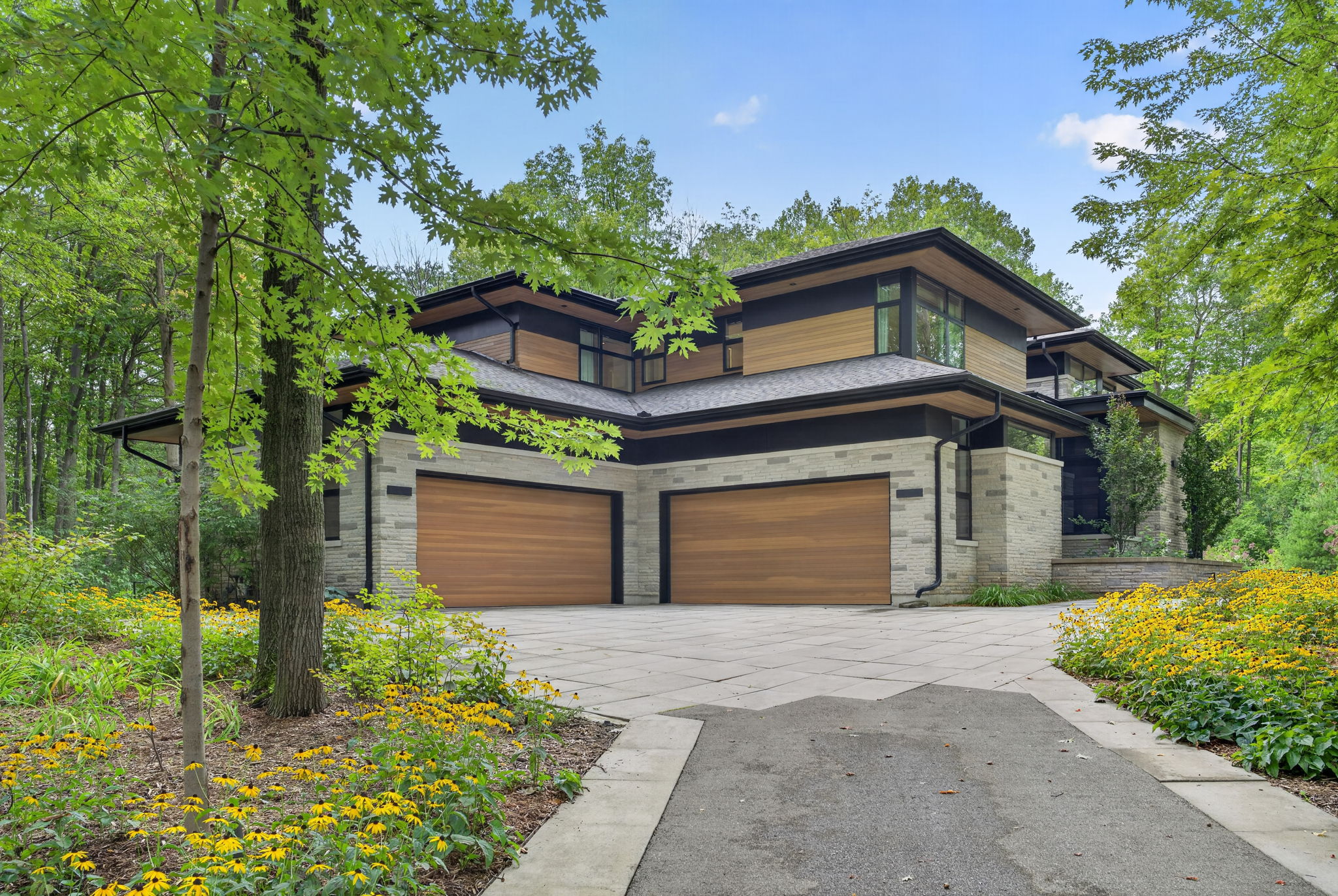 10 Trailwood Crescent Richmond Hill, ON L4E 3L9