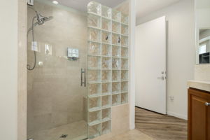  Photo 51