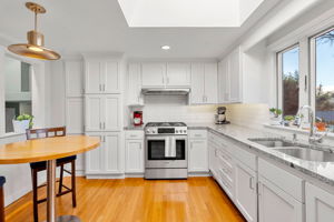 10 W Cottage St, Marblehead, MA 01945, USA Photo 40