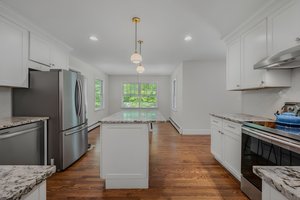 10 Whitman Ln, Old Lyme-9 furniture removed.jpeg