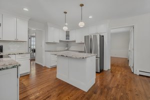10 Whitman Ln, Old Lyme-11 furniture removed.jpeg