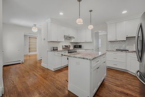 10 Whitman Ln, Old Lyme-12 furniture removed.jpeg