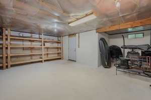 10 Whitman Ln, Old Lyme-2 furniture removed.jpeg