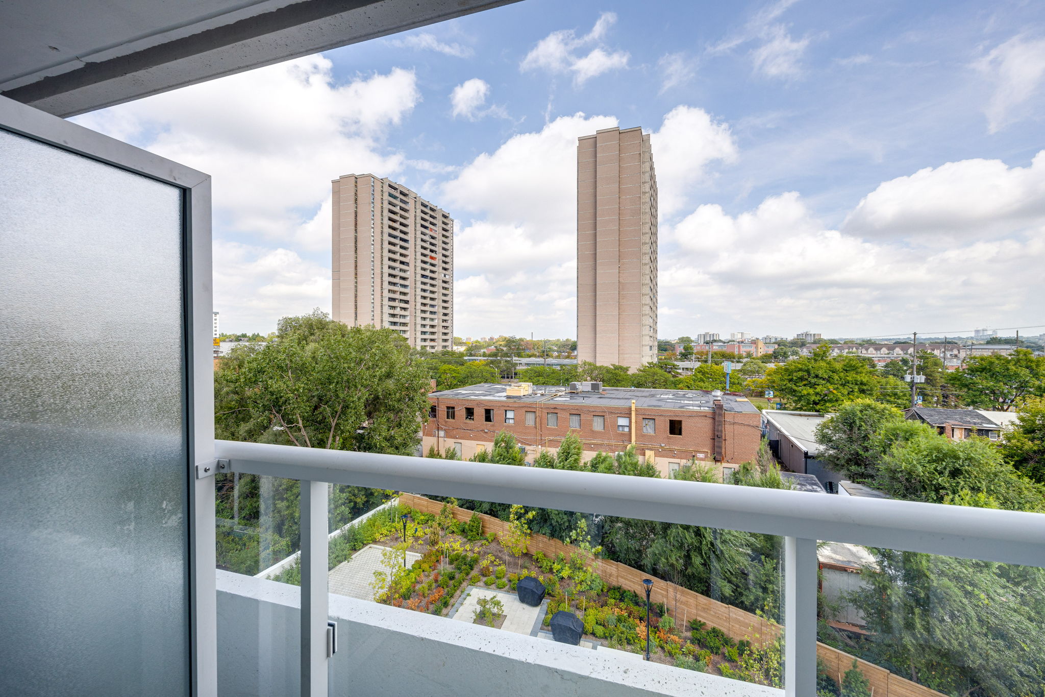 Toronto property showcase — delivered property photograph 19