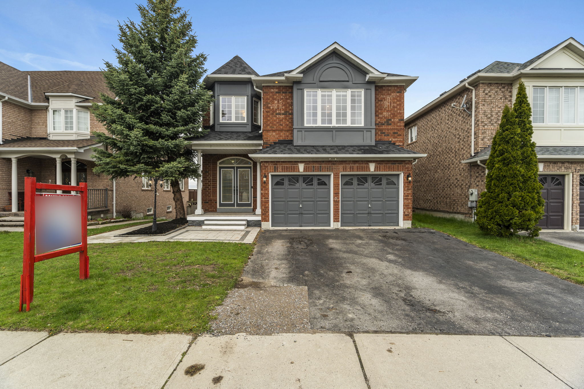 10 Woodcock Ave Ajax, ON L1T 4J5