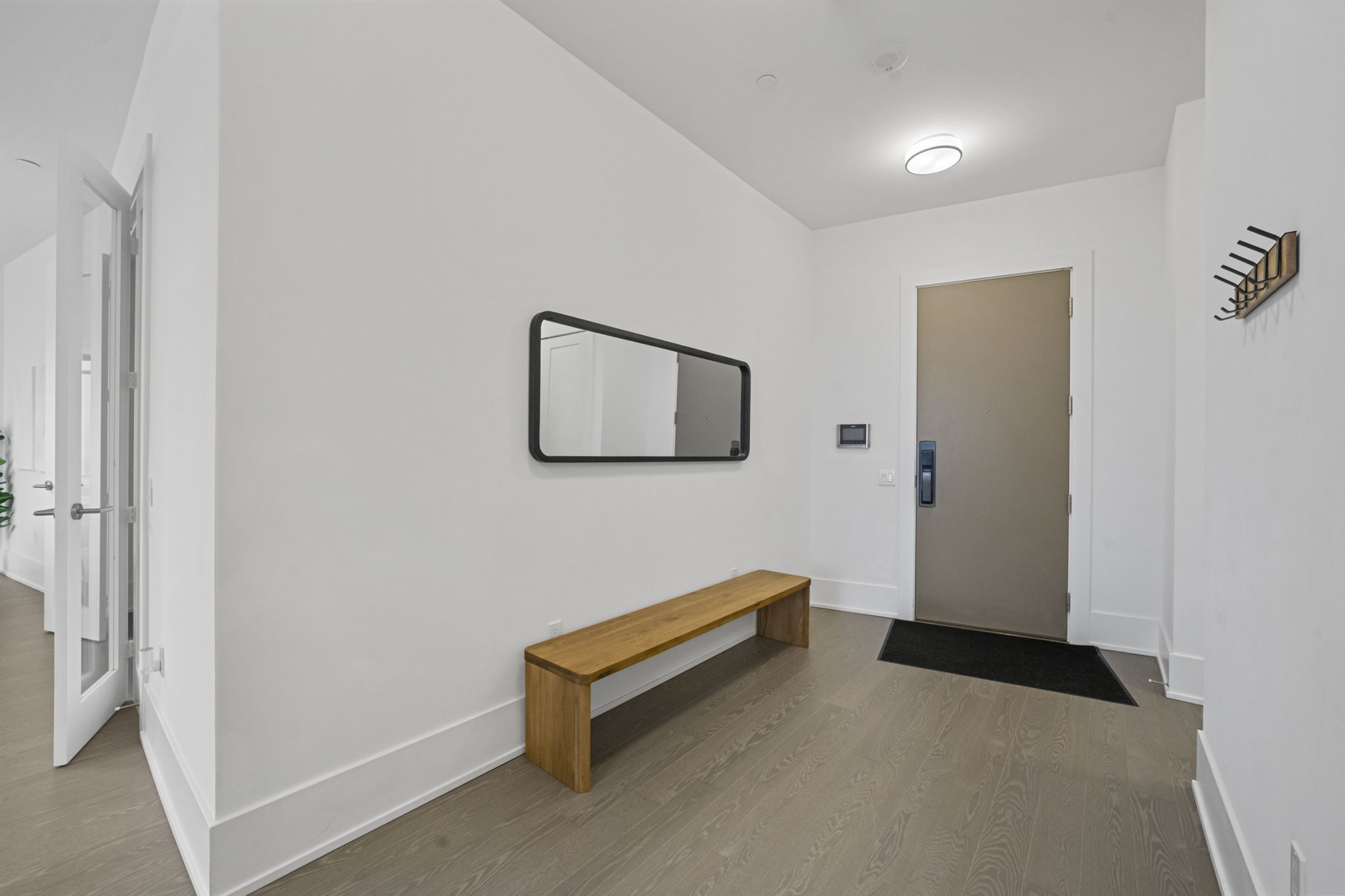 10 York St Unit 6805 Toronto, ON M5J 2L9