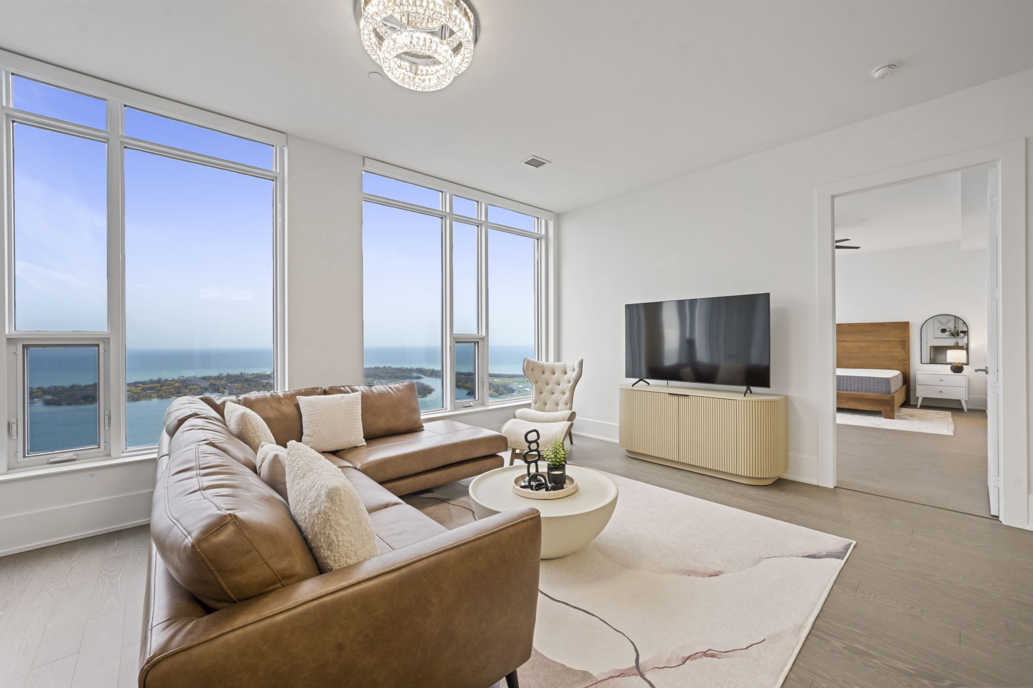 10 York St Unit 6805 Toronto, ON M5J 2L9