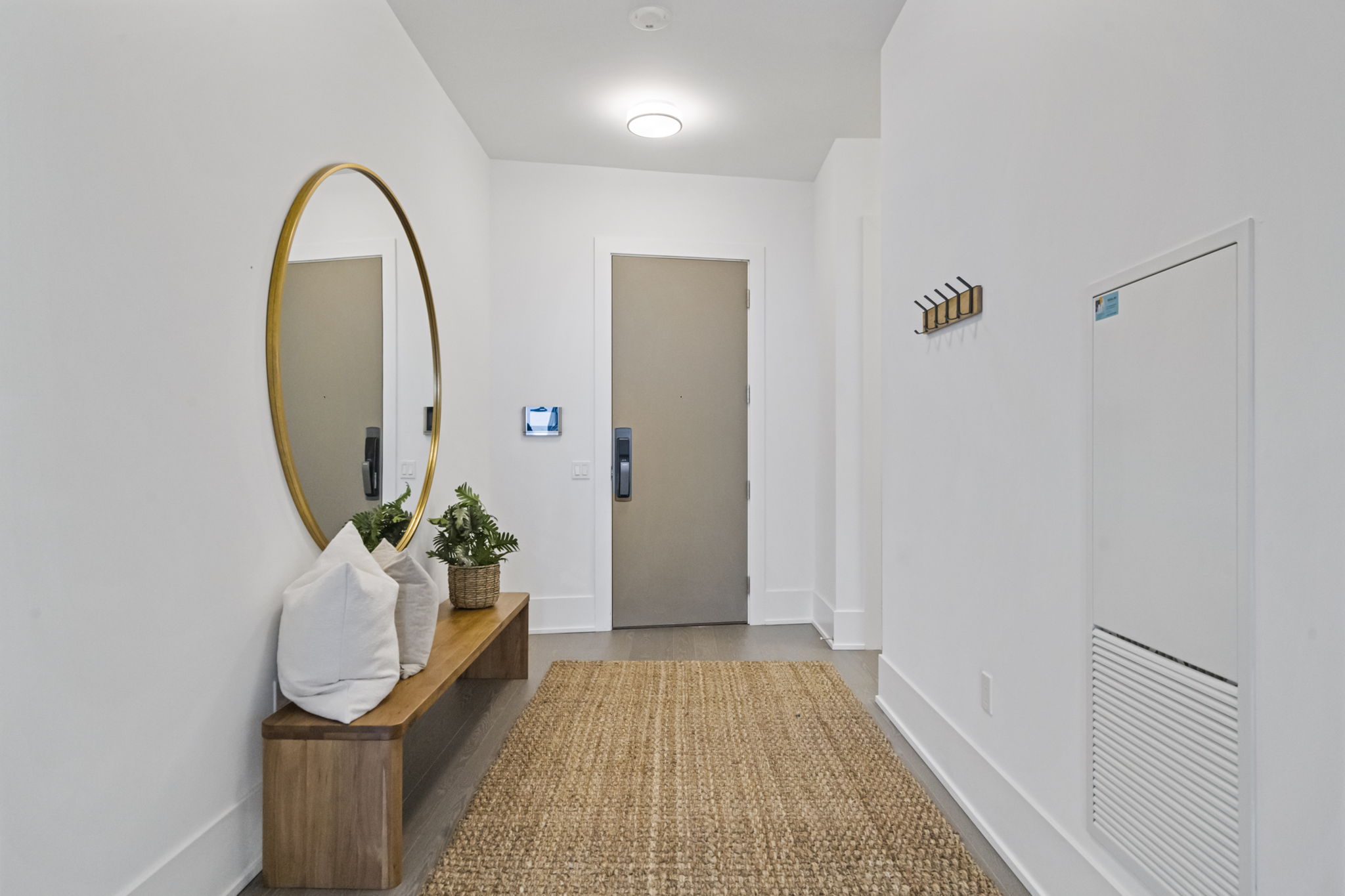 10 York St Unit 6805 Toronto, ON M5J 2L9