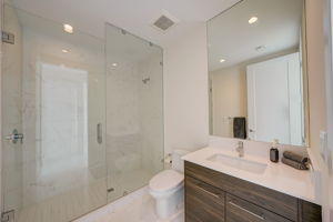  1st Ave N 3407-048