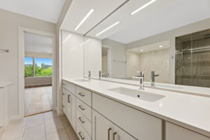 Double sinks with full counter space